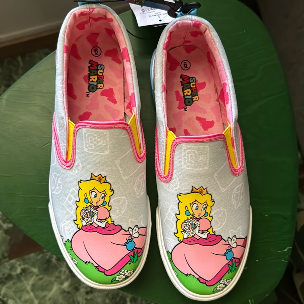 New Super Mario Brothers Princess Peach slip on sneakers various sizes